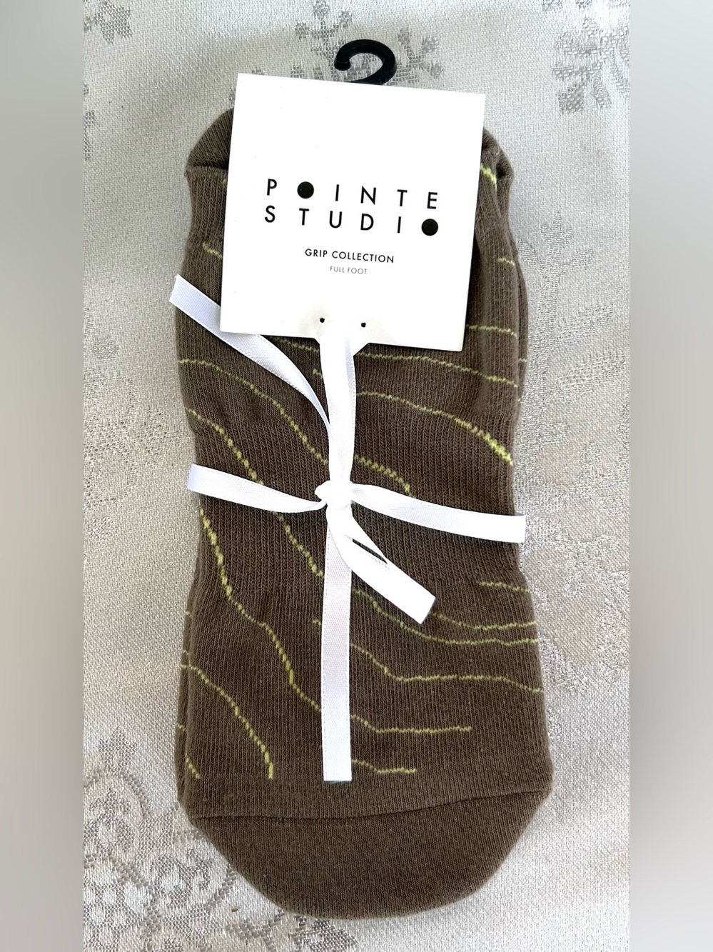 Pointe Studio ankle grip socks olive